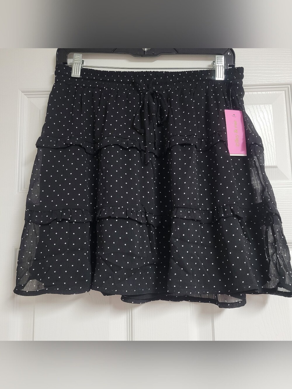 Riley & Rae NWT Women's Black Polka Dot Tiered Skirt Size Small.